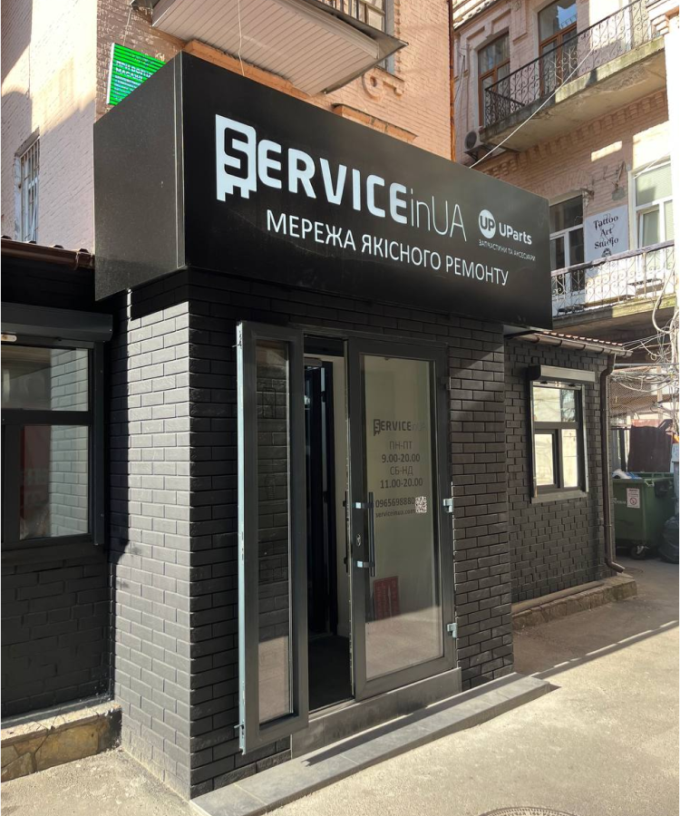 ЧОМУ ОБИРАЮТЬ НАС